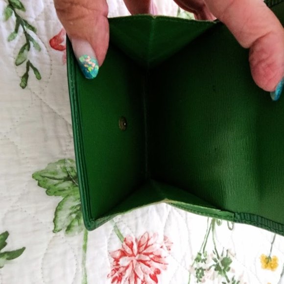 Louie Vuitton Epi Porte Feiulle - Picture 9 of 14